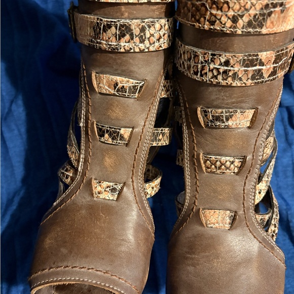Freebird Brown and Tan Strappy Ankle Boots size 8 great shape - Picture 3 of 10